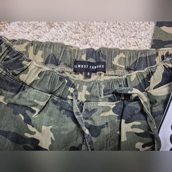 NWT Small Almost Famous Camo Jogger - Picture 5 of 5